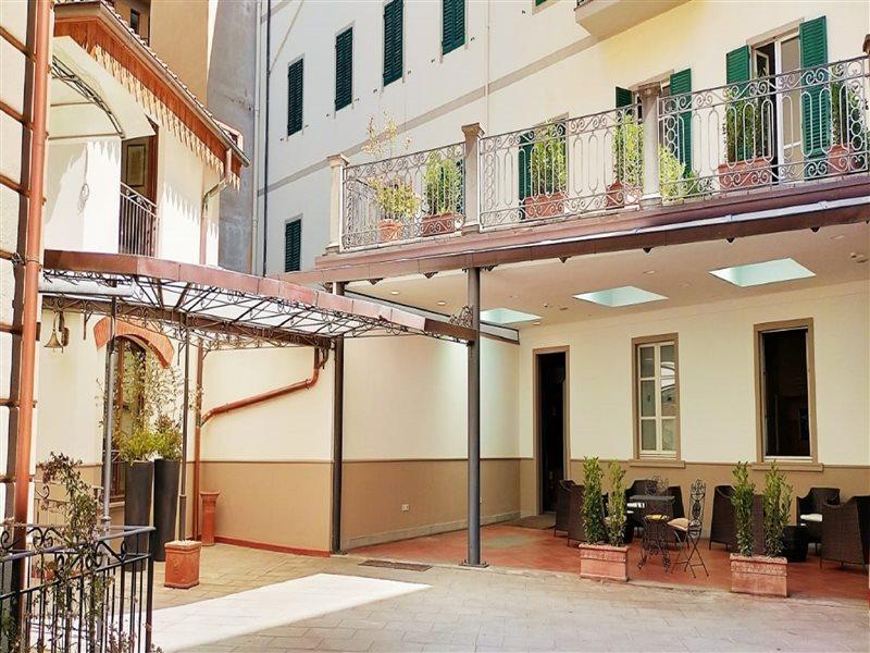 Embassy Florença